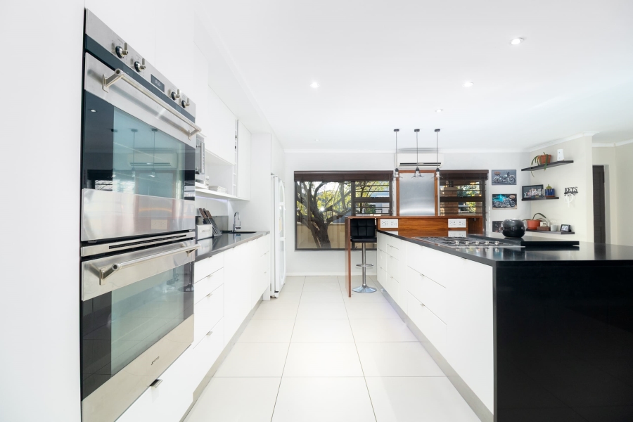 5 Bedroom Property for Sale in Vredekloof Heights Western Cape